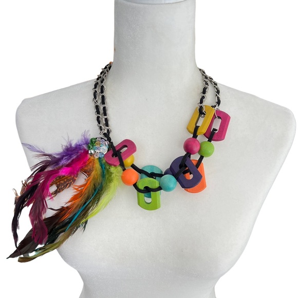 Colorful feather wooden statement necklace NWT - Picture 1 of 2